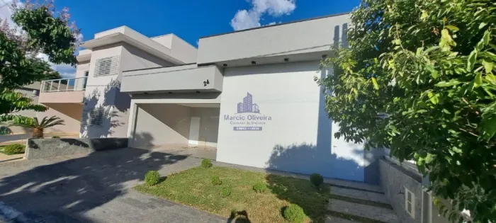 Imponente Casa em Condomínio no Jardim Jaraguá, Taubaté-SP: 3 Quartos, 3 Suítes, 1 Sala, 4