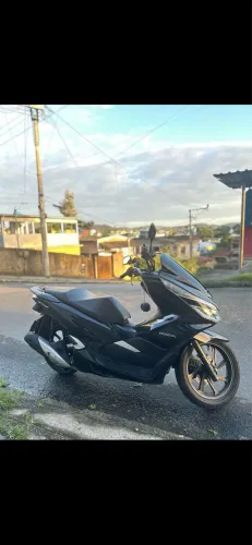 Vendo pcx ou troco em carro.