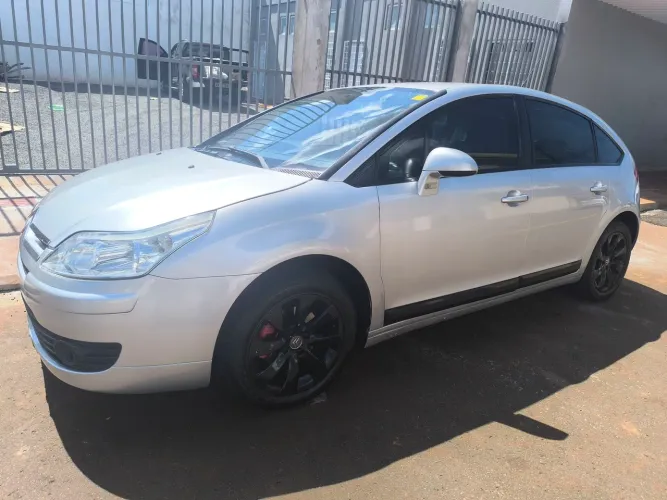 Citroen C4 GLX 2.0 Flex 16V 5P Mec. 2010