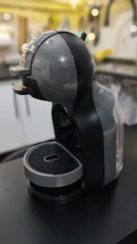 Cafeteira Dolce Gusto Mini Me preta e cinza usada