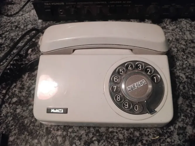 Telefone de mesa multtel antigo
