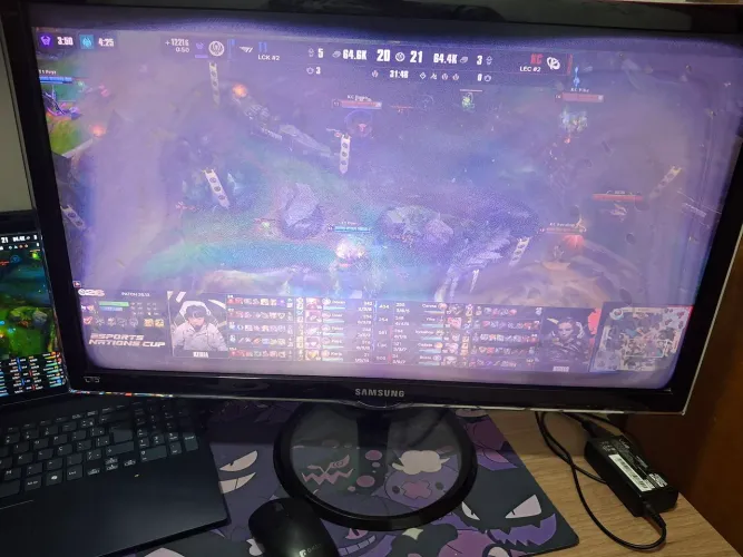 Samsung TV/Monitor LED 27" T27A550 - Com defeito - Para peças ou conserto