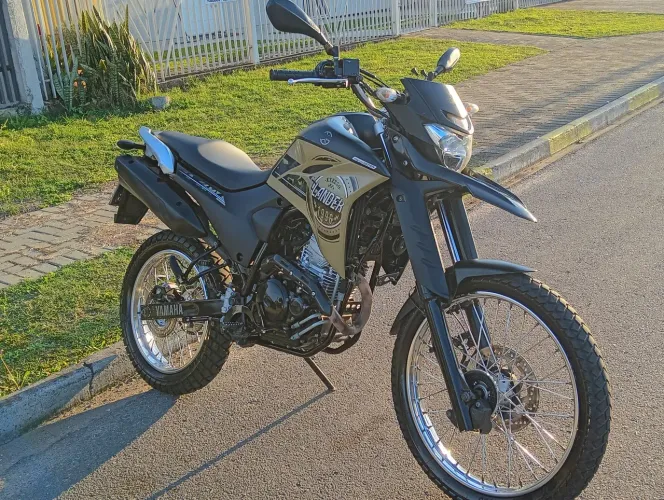 Vendo moto Lander no pronto de transferir