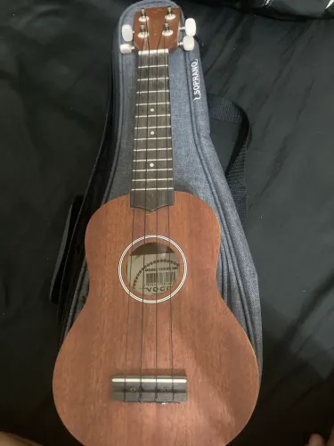 Ukulele soprano + case e palheta de brinde