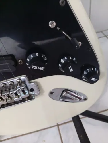 guitarra fender squier Coreia