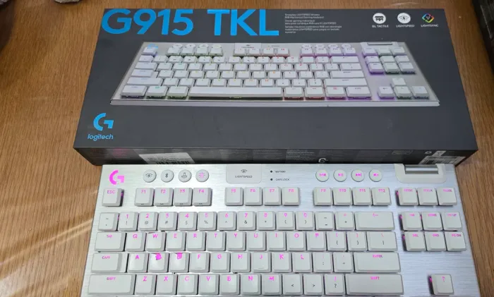 Teclado Mecânico Sem Fio Logitech G915 TKL Branco GL Tactile - Na Caixa