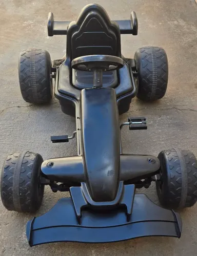 Carrinho infantil Kart de Pedal