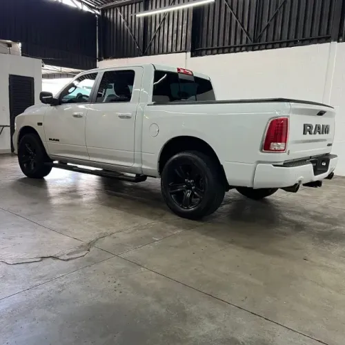 Ram Classic Laramie 5.7 V8 16V Gasolina 4X4 Aut. 2022