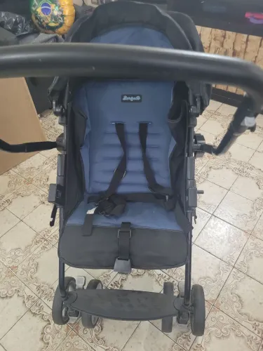 Carrinho de bebê BURIGOTTO em excelente estado. Conforto e segurança. 