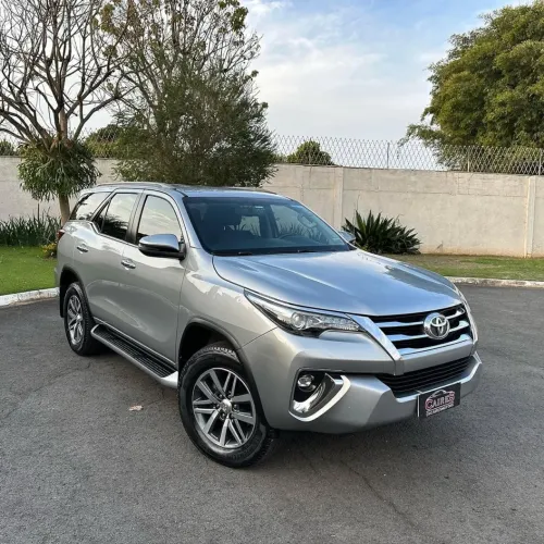 Toyota Hilux SW4 SRX 4X4 2.8 TDI 16V Dies. Aut. 2017