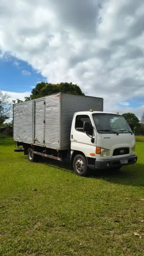 Caminhão baú 3/4