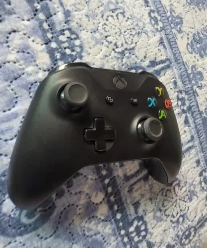 Controle Xbox One S original com Bluetooth + carregador Elgin e 2 pilhas recarregáveis