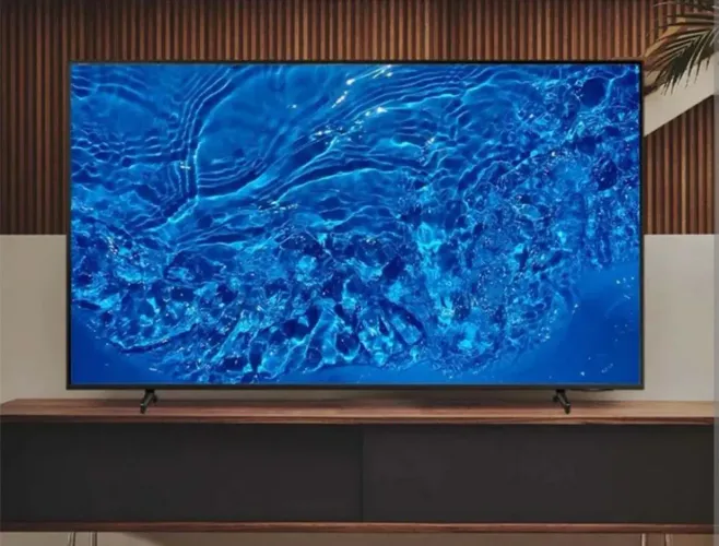 Vendo uma TV de 65 polegadas Nova com controle