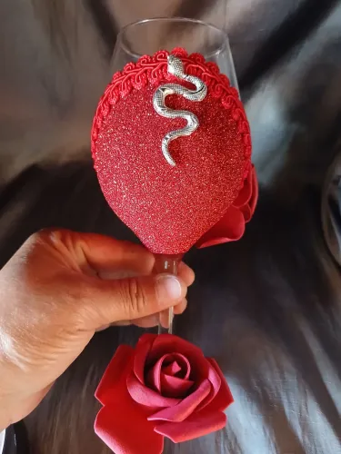 Taça Pombagira de vidro Vermelha com Rosas