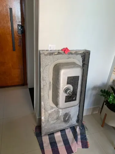 Bancada da pia com Cuba , torneira e armário
