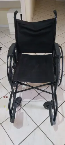 Cadeira de rodas e cadeira de banho
