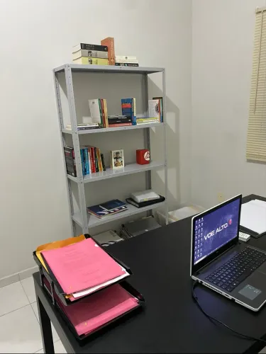 Estante de Aço 5 Prateleiras - R$ 150,00