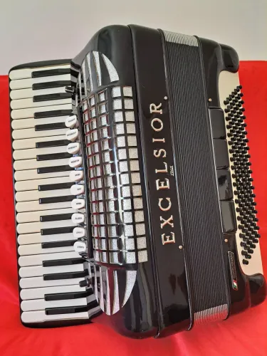 A VENDA ACORDEON SANFONA EXCELCIOR 120 BAIXOS QUARTA E QUINTA DE VÓZ