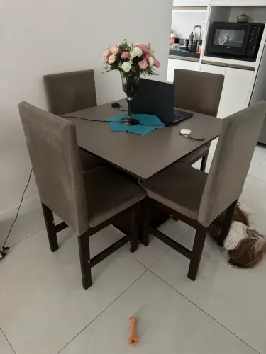 Mesa 4 cadeiras