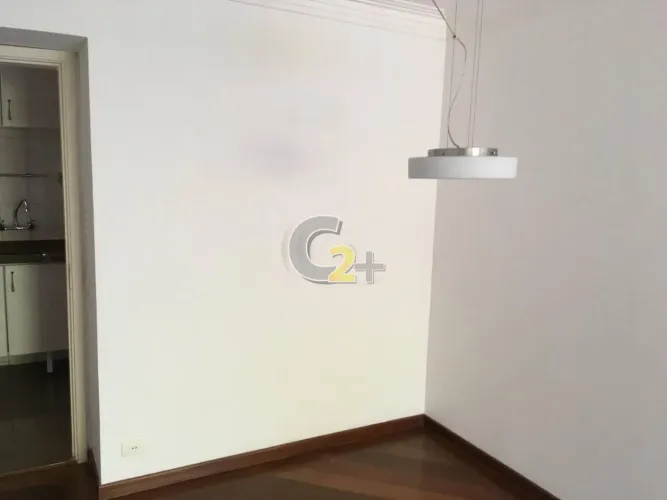 Apartamento para locação no Real Parque com 3 quartos, 1 suíte e 2 vagas de garagem
