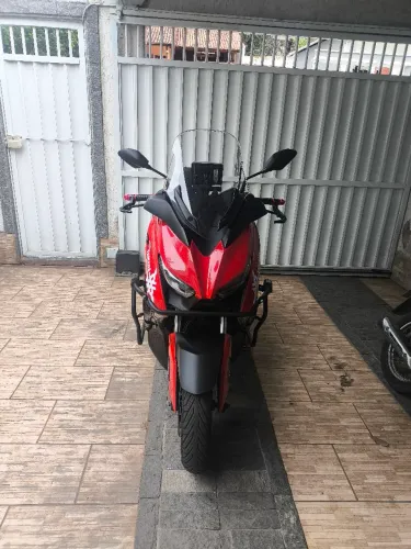 x Max 2023 7800 km rodados, sem detalhes de carenagem ,mecânica e pintura.