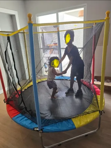 Cama Elástica Infantil Justfun 1,8 M Colorida Com Rede De Proteção Para 100 Kg Preta