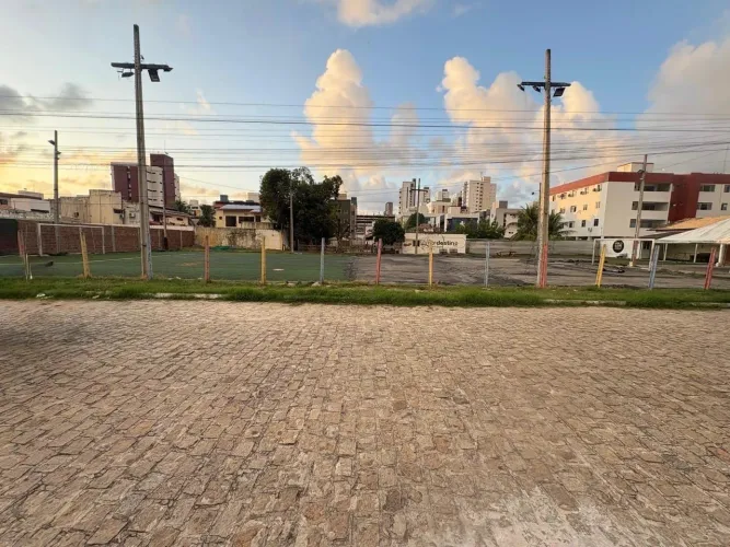 Aluga-se Terreno no Bessa - 1.620 m2