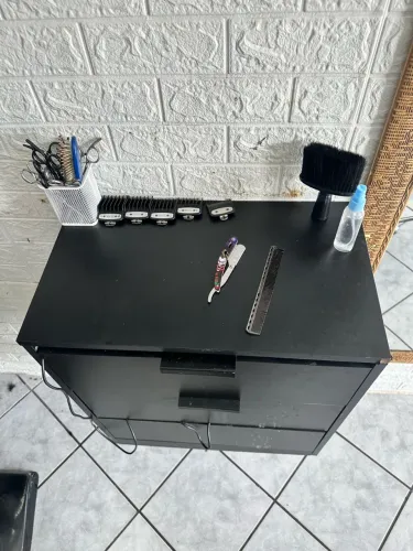 Bancada de barbeiro e espelho  faça sua proposta 
