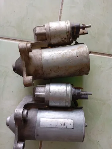 Vendo esses dois motores de arranque, para Renault Duster valeo original 2011 a2016.  