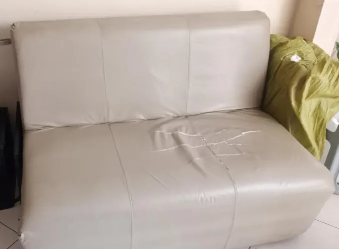 Sofá cama em kourino tá Tok stok