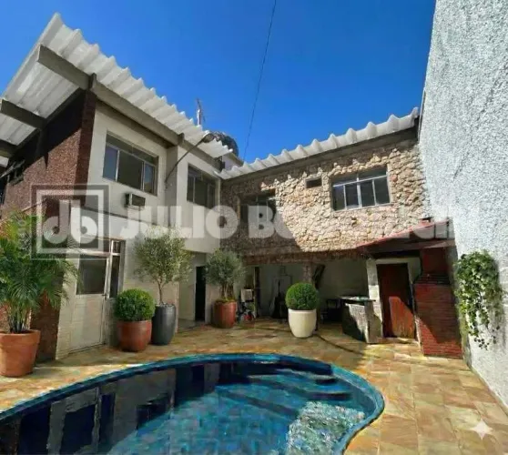 Casa de rua : Duplex / Residencial / Jardim Guanabara