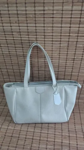 Bolsa em couro off white Arezzo novíssima