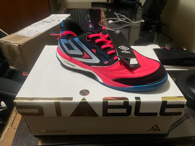 Chuteira Futsal Umbro Pro 5 Stable