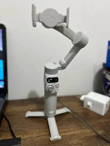 DJI Osmo Mobile 7 - Gimbal Estabilizador para Celular | Cinza | Pouquíssimo uso