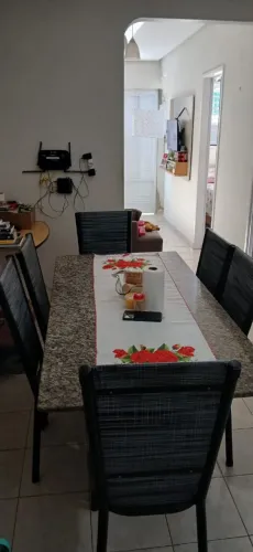 Mesa de Jantar com 6 cadeiras!
