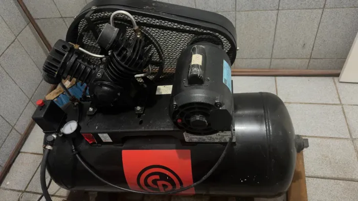 Compressor de Ar - Pouco Uso - Manutenção Recente