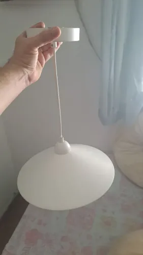 Lustre de metal para quarto de criança