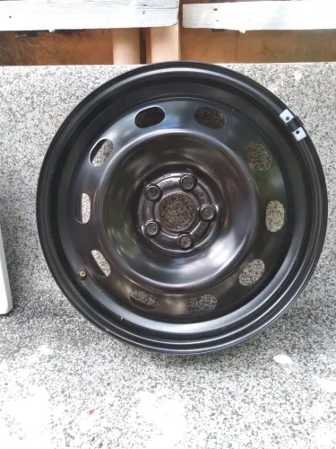 4 rodas com 4 calotas aro16 VW