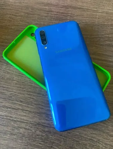 Vende-se Samsung A50 em perfeito estado de conservação.