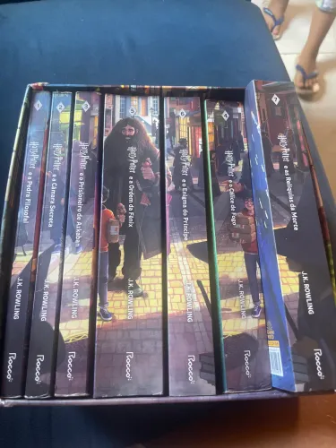 Vende livros originais do Happy Potter