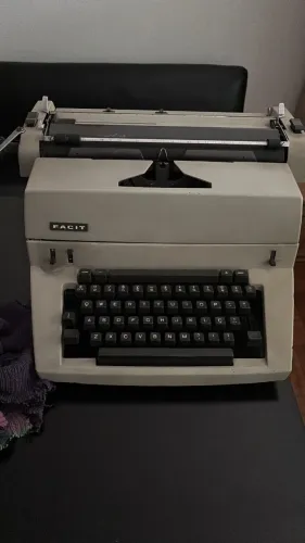 Máquina de escrever antiga