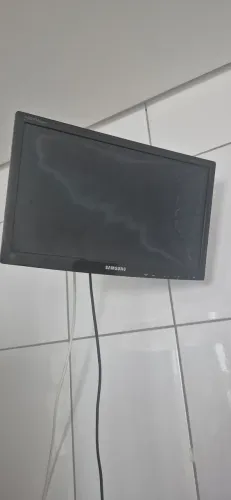 VENDO TV MONITOR SAMSUNG 19 " DEFEITO