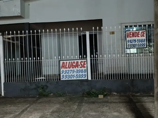 Vende-se este imóvel