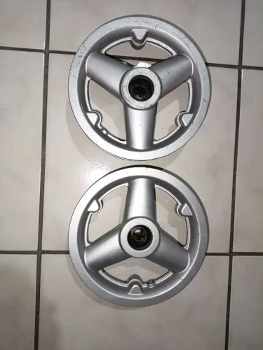 Vendo rodas traseira para cadeira de rodas motorizada alumínio.