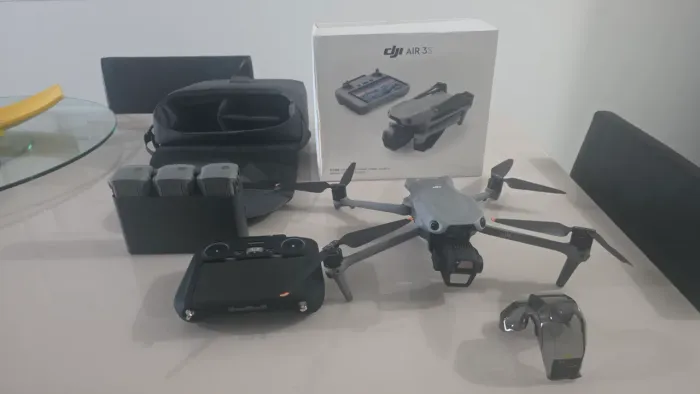 DRONE DJI AIR 3S COM KIT FLY MORE COMBO E RADIO COM TELA