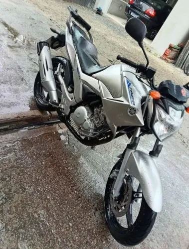 Yamaha Fazer 250cc Prata 2013 - Apenas 49.000 km (Aceito Troca por Carro)