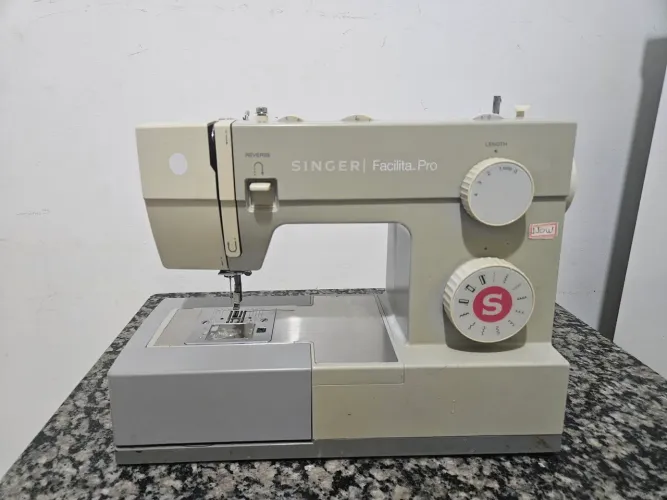 Máquina de Costura Singer Facilita Pro + Acessórios