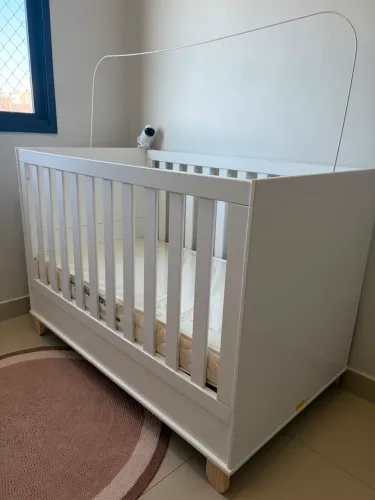 Berço infantil - 3 níveis de altura e vira cama.