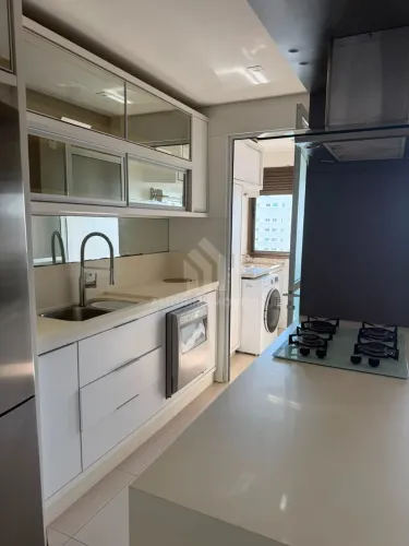Apartamento mobiliado com 01 suíte + 01 dormitório no bairro fazenda!