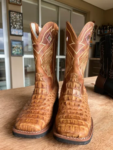 Bota couro de jacaré